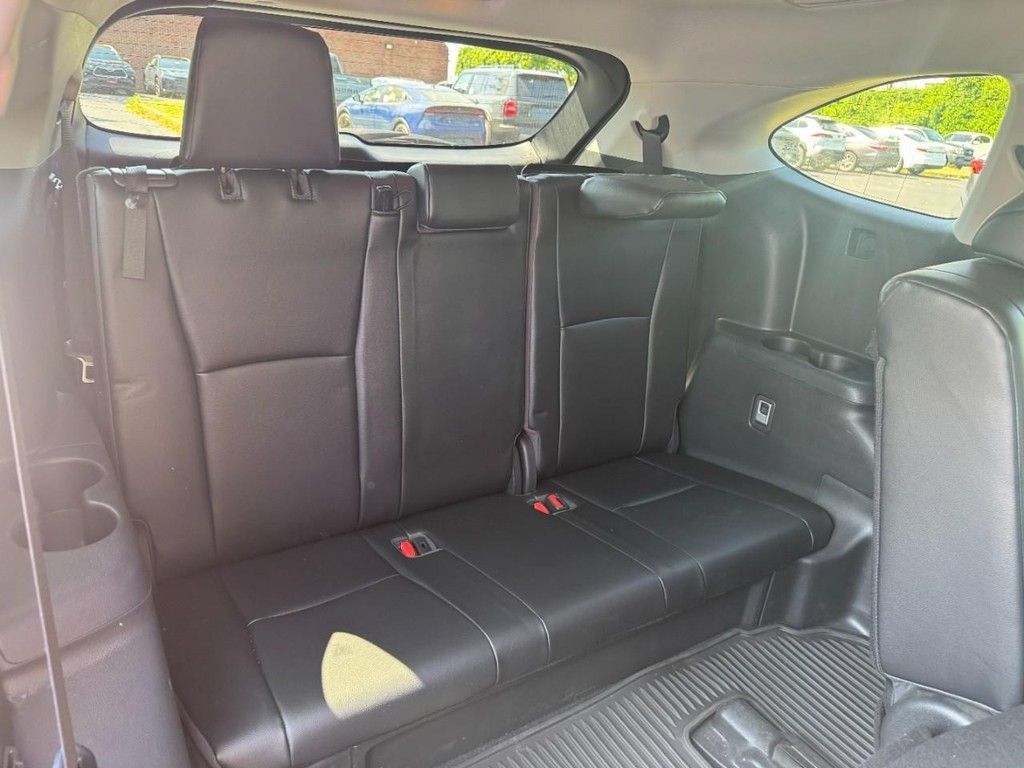 Used 2022 Toyota Highlander XLE AWD/4WD image 14