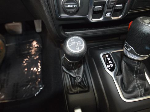 Used 2025 Jeep Wrangler Unlimited Sahara w/ Safety Group image 33