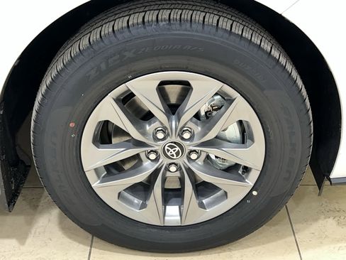 New 2026 Toyota Sienna XLE image 5