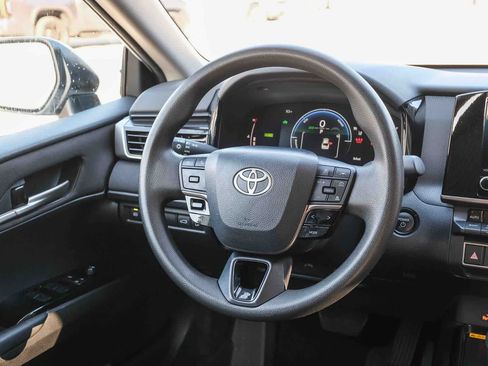 Used 2025 Toyota Camry LE FWD image 17
