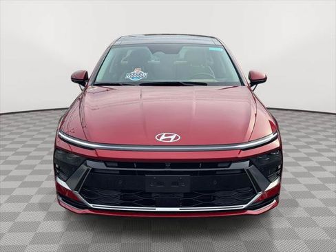 Used 2025 Hyundai Sonata Limited FWD image 2