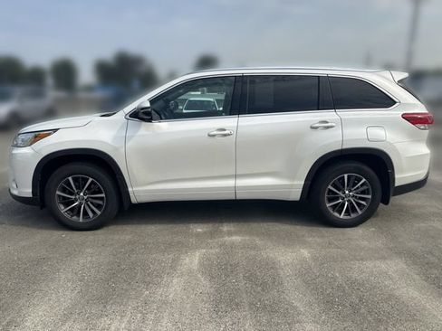 Used 2018 Toyota Highlander XLE AWD/4WD image 5