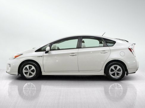 Used 2015 Toyota Prius Two FWD image 2