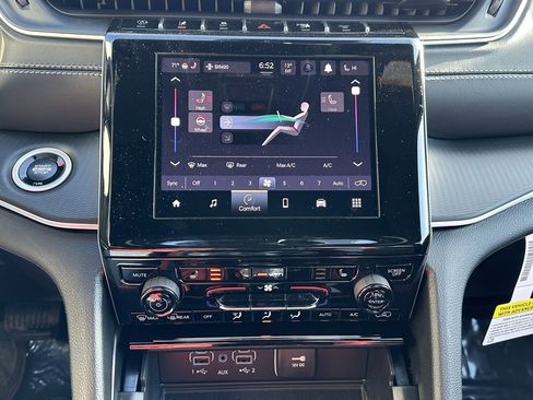 New 2025 Jeep Grand Cherokee Altitude image 27