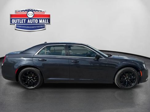 Used 2015 Chrysler 300 Limited w/ Driver Convenience Group AWD/4WD image 2