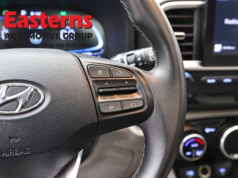 Used 2025 Hyundai Venue SEL FWD image 15