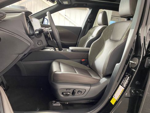 Used 2025 Lexus RX 450h AWD w/ Luxury Package image 5