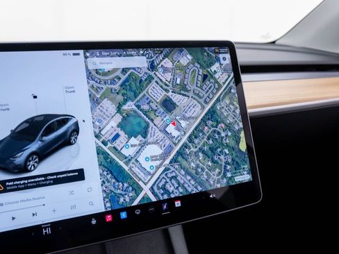 Used 2023 Tesla Model Y Long Range image 30