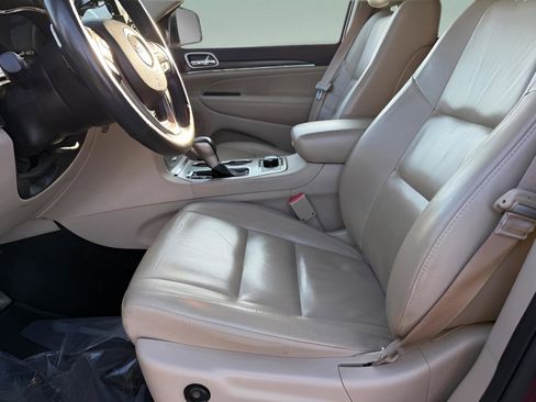 Used 2017 Jeep Grand Cherokee Limited image 18