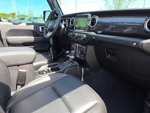 Used 2021 Jeep Wrangler Unlimited Rubicon w/ Trailer Tow Package AWD/4WD image 9