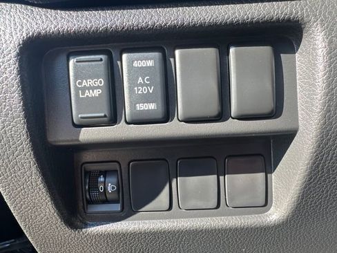 Used 2024 Nissan Titan SV w/ SV Bronze Edition Package image 27