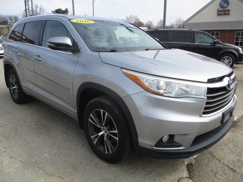 Used 2016 Toyota Highlander XLE image 8