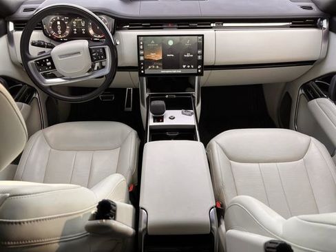 Used 2025 Land Rover Range Rover Long Wheelbase Autobiography image 9