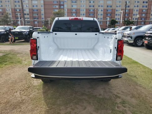Used 2026 Chevrolet Colorado W/T RWD image 9