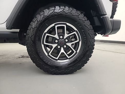 Used 2025 Jeep Wrangler Unlimited Rubicon image 10