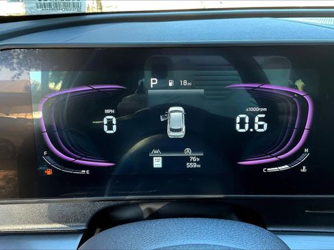 Used 2025 Kia Sportage EX image 23