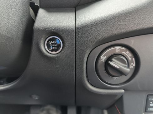Used 2024 Nissan Frontier PRO-4X w/ Pro Convenience Package AWD/4WD image 33