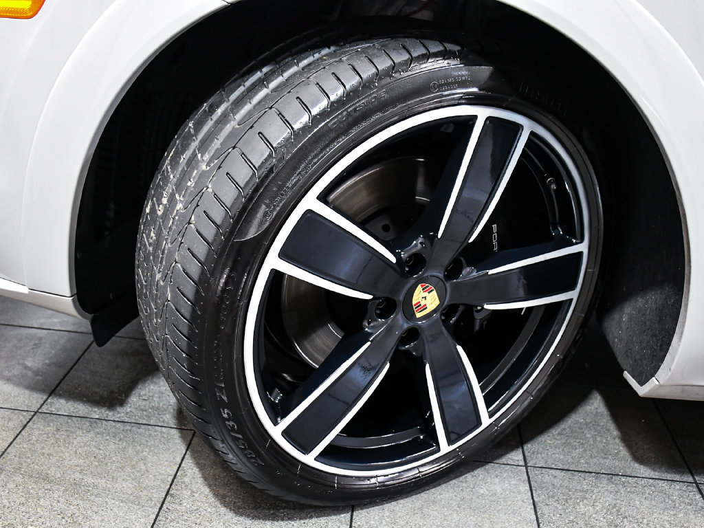 Used 2023 Porsche Cayenne GTS w/ Premium Package Plus AWD/4WD image 7