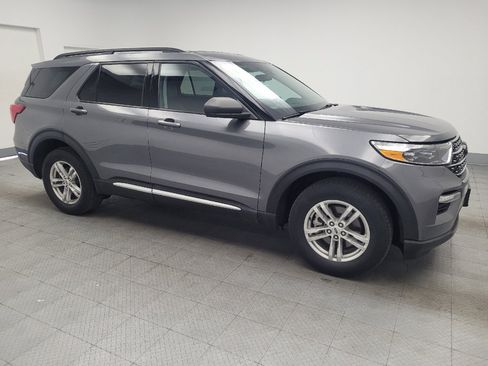 Used 2022 Ford Explorer XLT w/ Equipment Group 202A AWD/4WD image 11