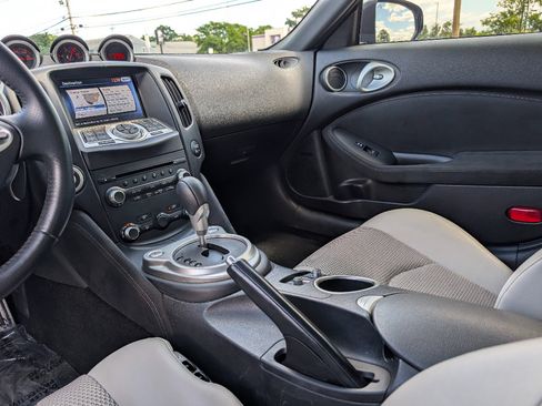 Used 2018 Nissan 370Z Touring RWD image 21
