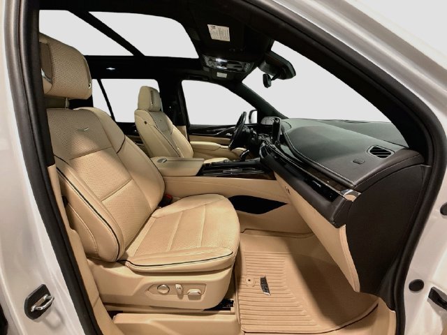 Used 2023 Cadillac Escalade Premium Luxury w/ LPO, Floor Liner Package AWD/4WD image 26