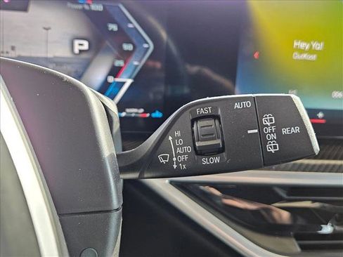 Used 2025 BMW X7 M60i image 18