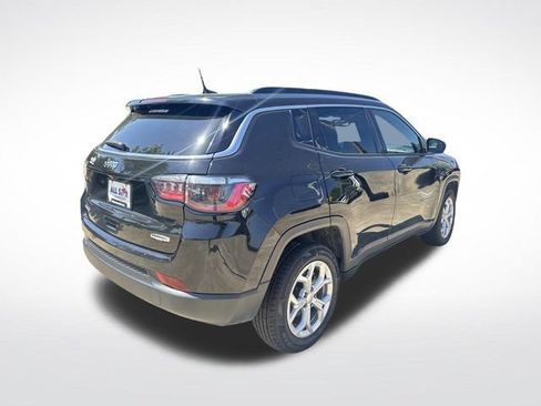 Used 2024 Jeep Compass Latitude AWD/4WD image 9