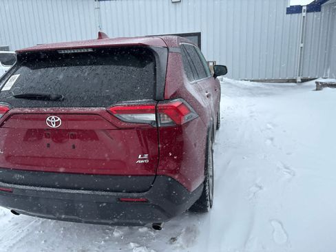 Used 2022 Toyota RAV4 LE AWD/4WD image 6