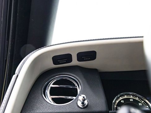 Certified 2019 Rolls-Royce Cullinan image 35