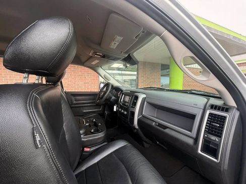 Used 2017 RAM 1500 Express AWD/4WD image 19