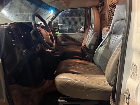 Used 2014 Chevrolet Express 3500 image 20