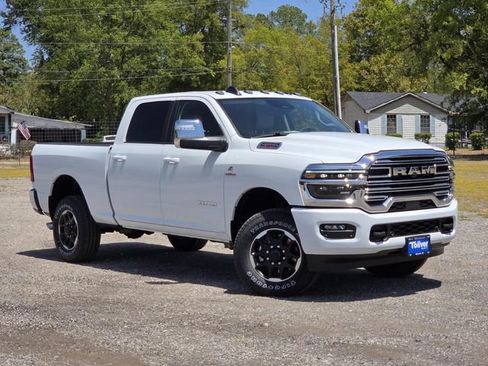 New 2026 RAM 2500 Laramie AWD/4WD image 2