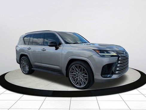 Used 2022 Lexus LX 600 4WD w/ Appearance Package image 2