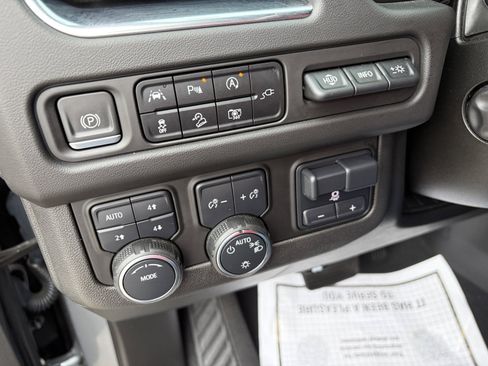 Used 2022 Chevrolet Suburban Premier AWD/4WD image 25