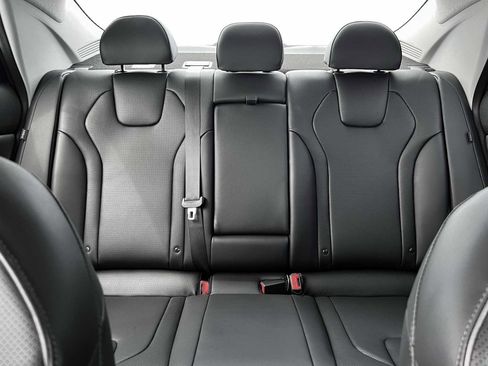 Used 2025 Hyundai Elantra Limited image 16