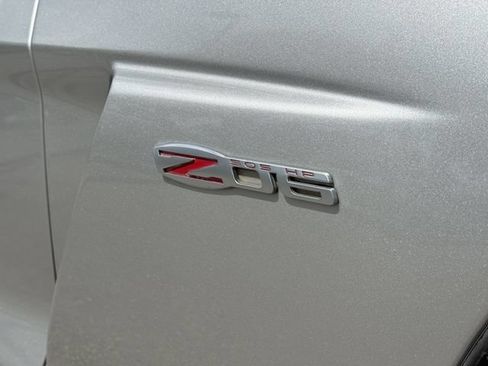 Used 2006 Chevrolet Corvette Z06 w/ Preferred Equipment Group RWD image 10