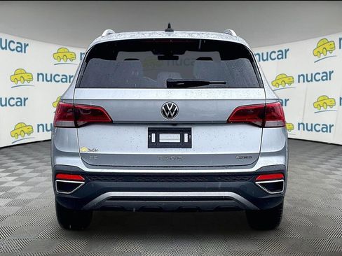 Used 2024 Volkswagen Taos SE w/ Panoramic Sunroof Package AWD/4WD image 5