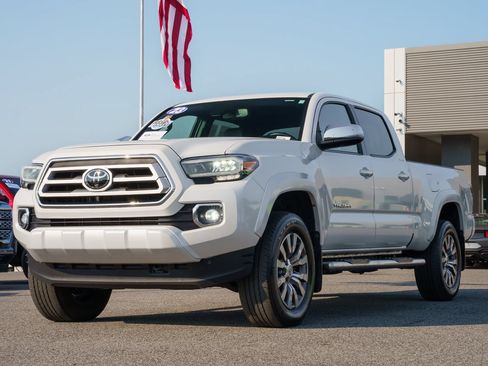Used 2023 Toyota Tacoma Limited AWD/4WD image 3