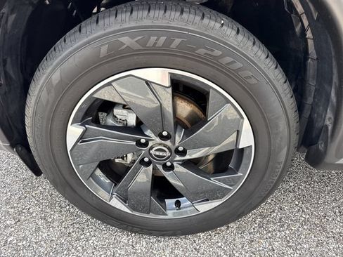 Used 2024 Nissan Rogue SV AWD/4WD image 39