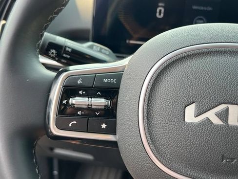 Certified 2025 Kia Sorento S AWD/4WD image 19