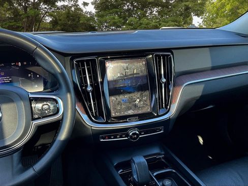 Used 2024 Volvo S60 B5 Plus image 9