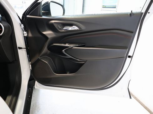 New 2026 Chevrolet Trax RS w/ Sunroof Package image 30