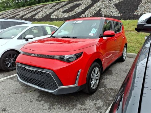 Used 2025 Kia Soul LX FWD image 4