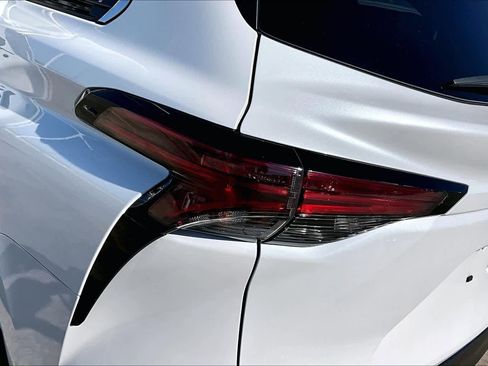 Used 2022 Toyota Sienna XLE image 28