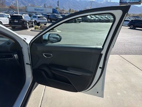 Certified 2025 Kia K4 FWD image 31
