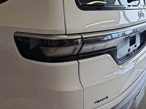 New 2026 Jeep Grand Wagoneer 4WD image 34