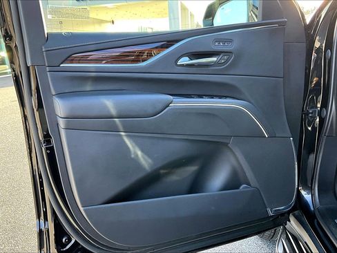 Used 2023 Cadillac Escalade ESV Premium Luxury image 19