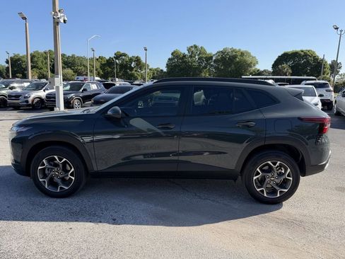 Certified 2025 Chevrolet Trax LT FWD image 8
