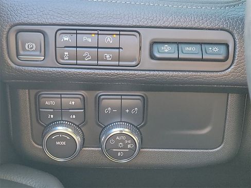 Certified 2023 GMC Yukon Denali image 18