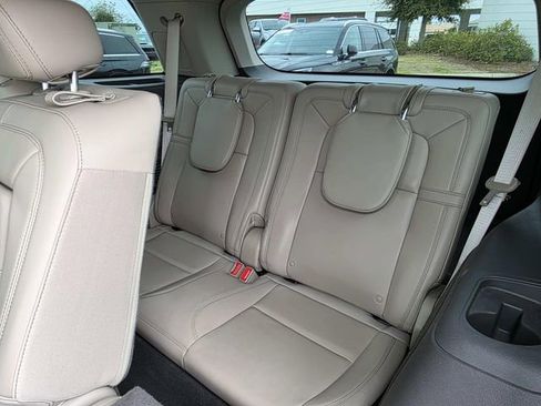 Certified 2021 Lincoln Aviator Reserve w/ Equipment Group 201A image 10